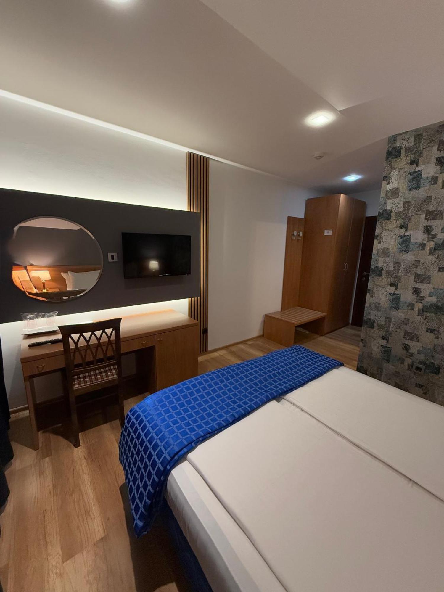 Motel M Vlasenica Eksteriør billede