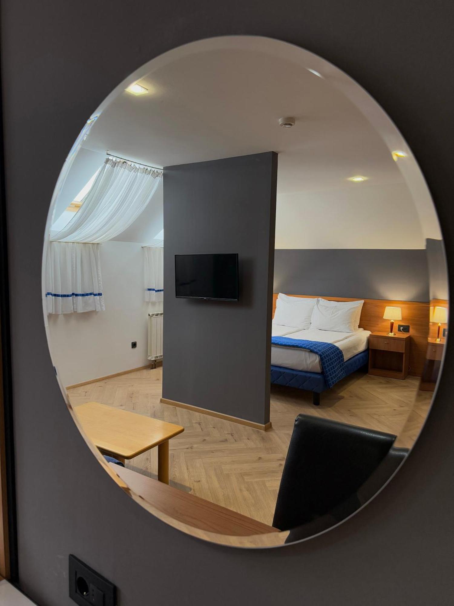 Motel M Vlasenica Eksteriør billede